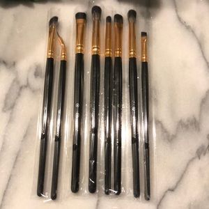 NWOT Set of 8 bh Cosmetics Eyeshadow Brushes